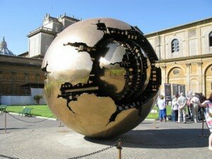 Золотой шар – современное приобретение Ватикана